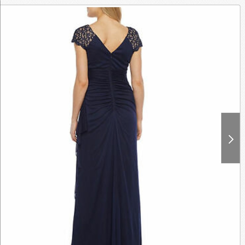 Navy formal dress, size 6 - Picture 2 of 7